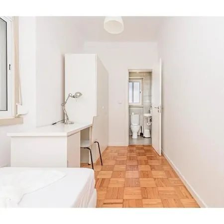 Houze Spacious 4-Bedroom Flat Near Lisbon Zoo アパート